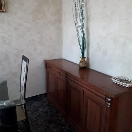 Amplio Piso En Apartamento *